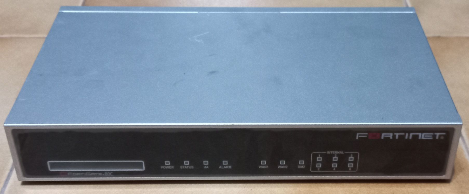 Router Fortinet impecável