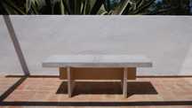Mesa baixa de cimento concrete table