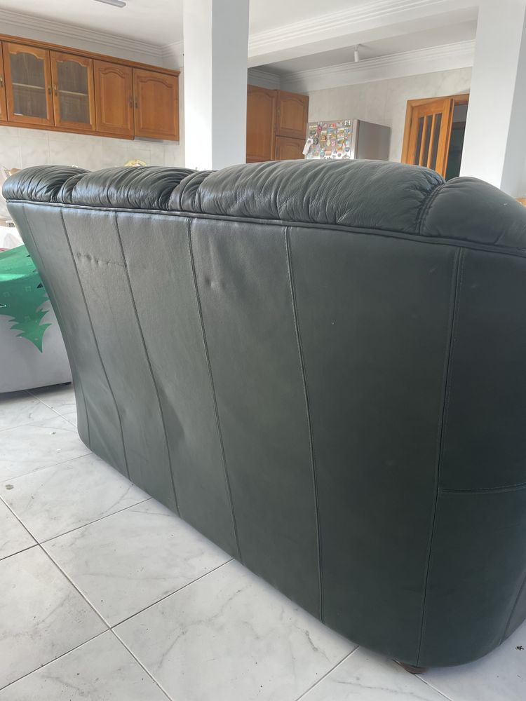 Conjunto de Sofá em Pele Verde – Sofá, Pufe e Poltrona
