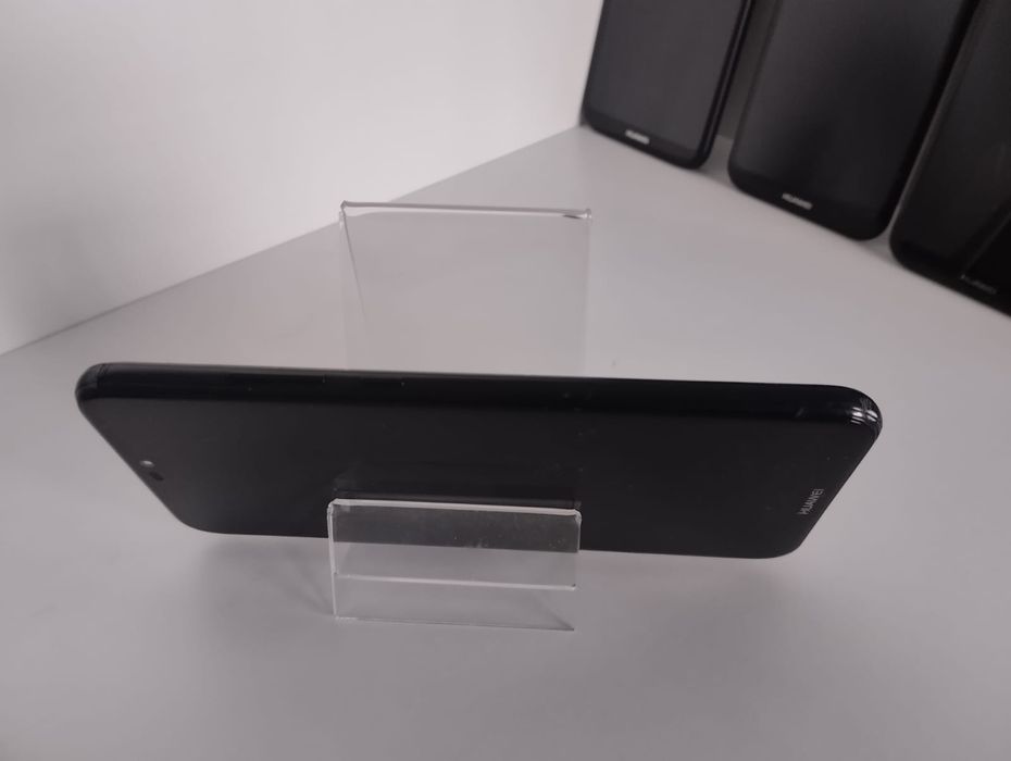 Смартфон Huawei P20 lite