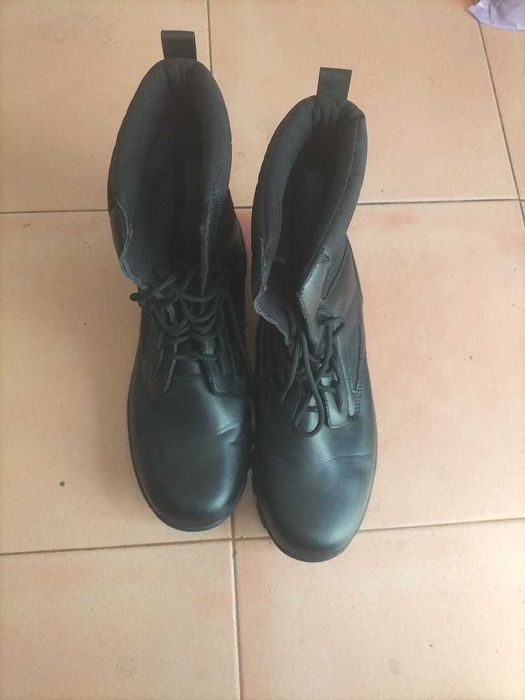 Vendo Botas de trabalho usadas uma vez