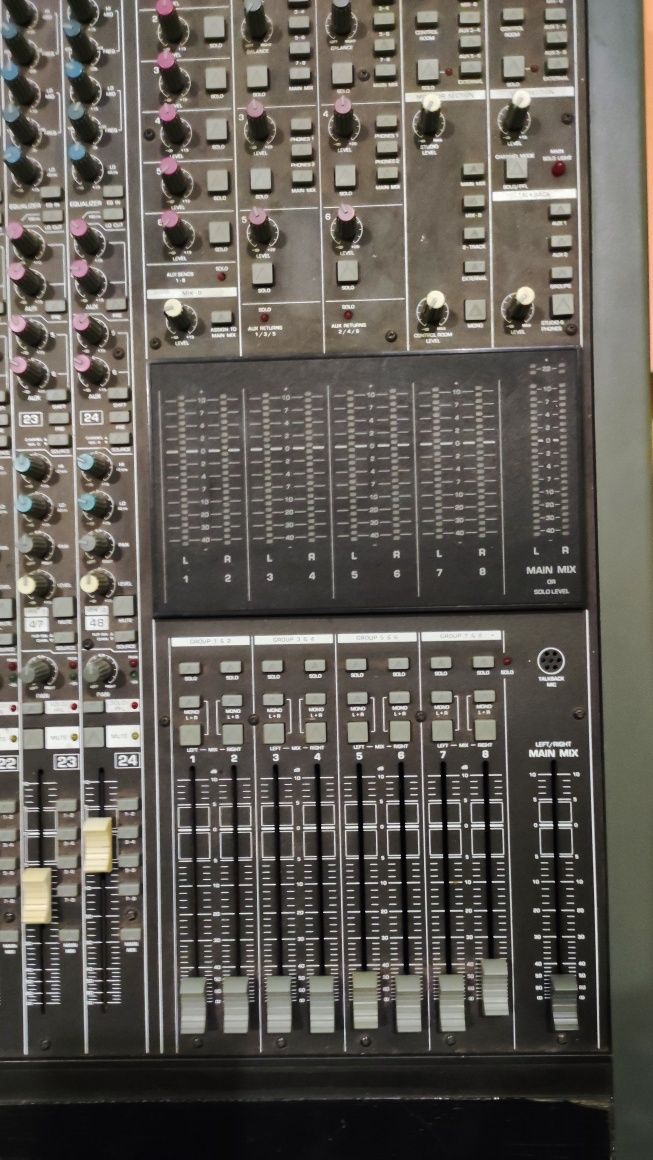 Мікшерний пульт Behringer MX 8000