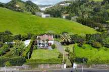 Moradia T4 inserida em quinta - Caloura