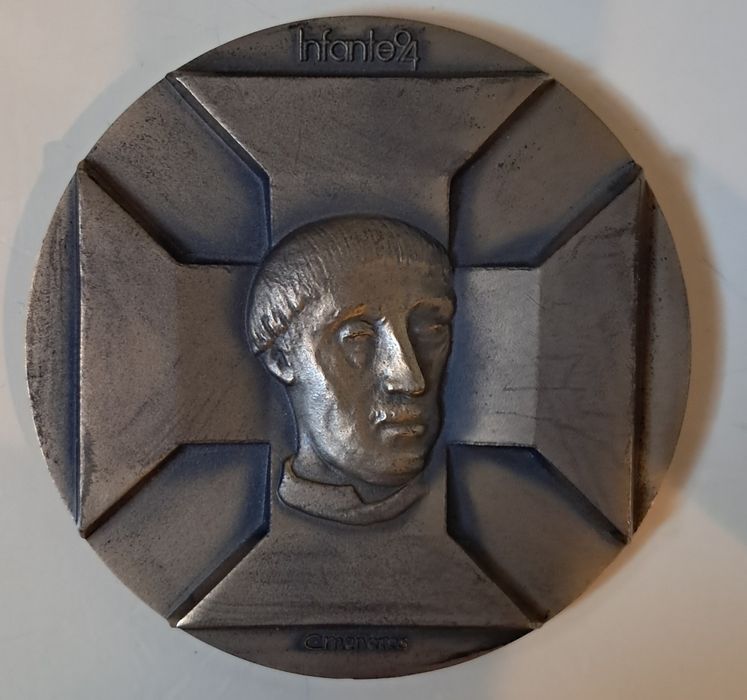 Medalhas bronze Infante D. Henrique numeradas.