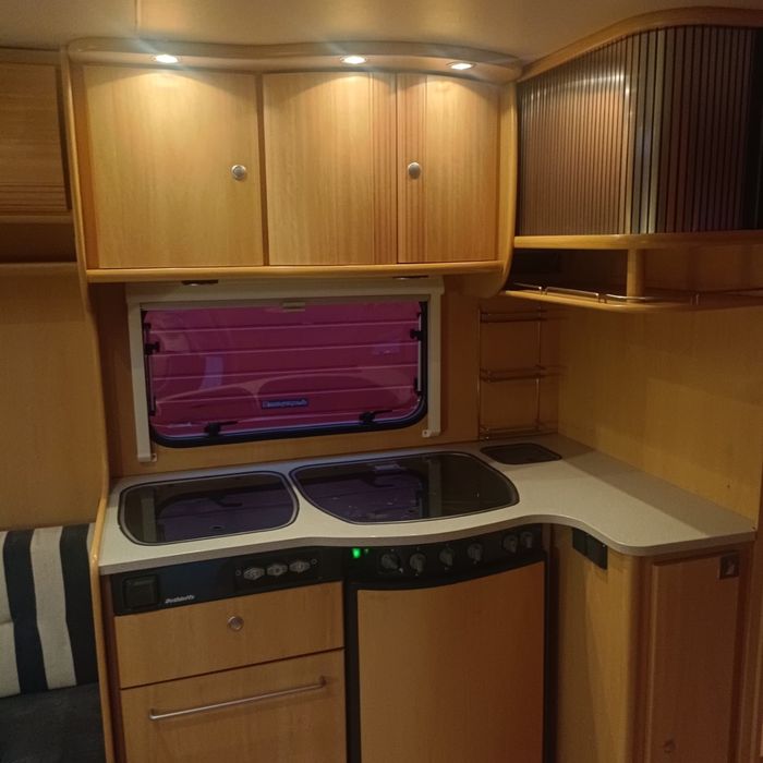 Каравани  кемпінг будинок на колесах причіп дача