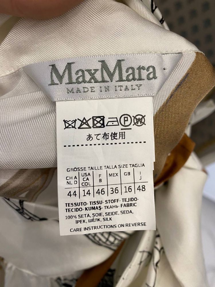 Нова шовкова блуза Max Mara з прінтом на світлому фоні. Оригінал