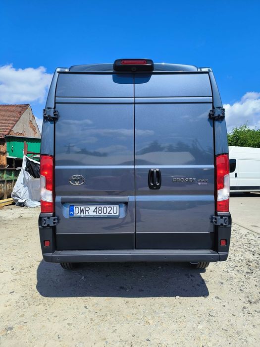 Wynajmę nowego busa Toyota, grafitowy kolor- Wrocław wypożyczalnia aut