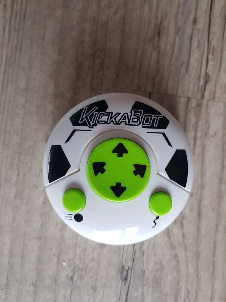 KickaBot robot grający w piłkę