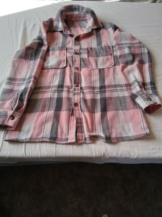 Paka różnych ubrań damskich