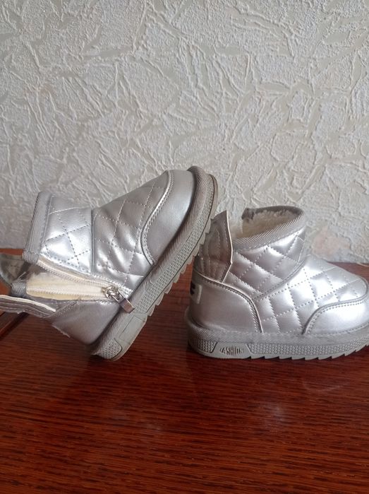 Зимние сапоги для девочки р 26 стелька 15см