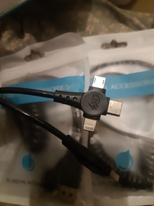 Dwa nowe kable kabel usb C B i Apple do telefonu aparatu itd