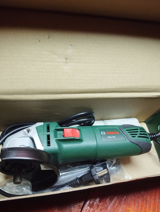 Нова кутова шліфмашина Bosch PWS 700