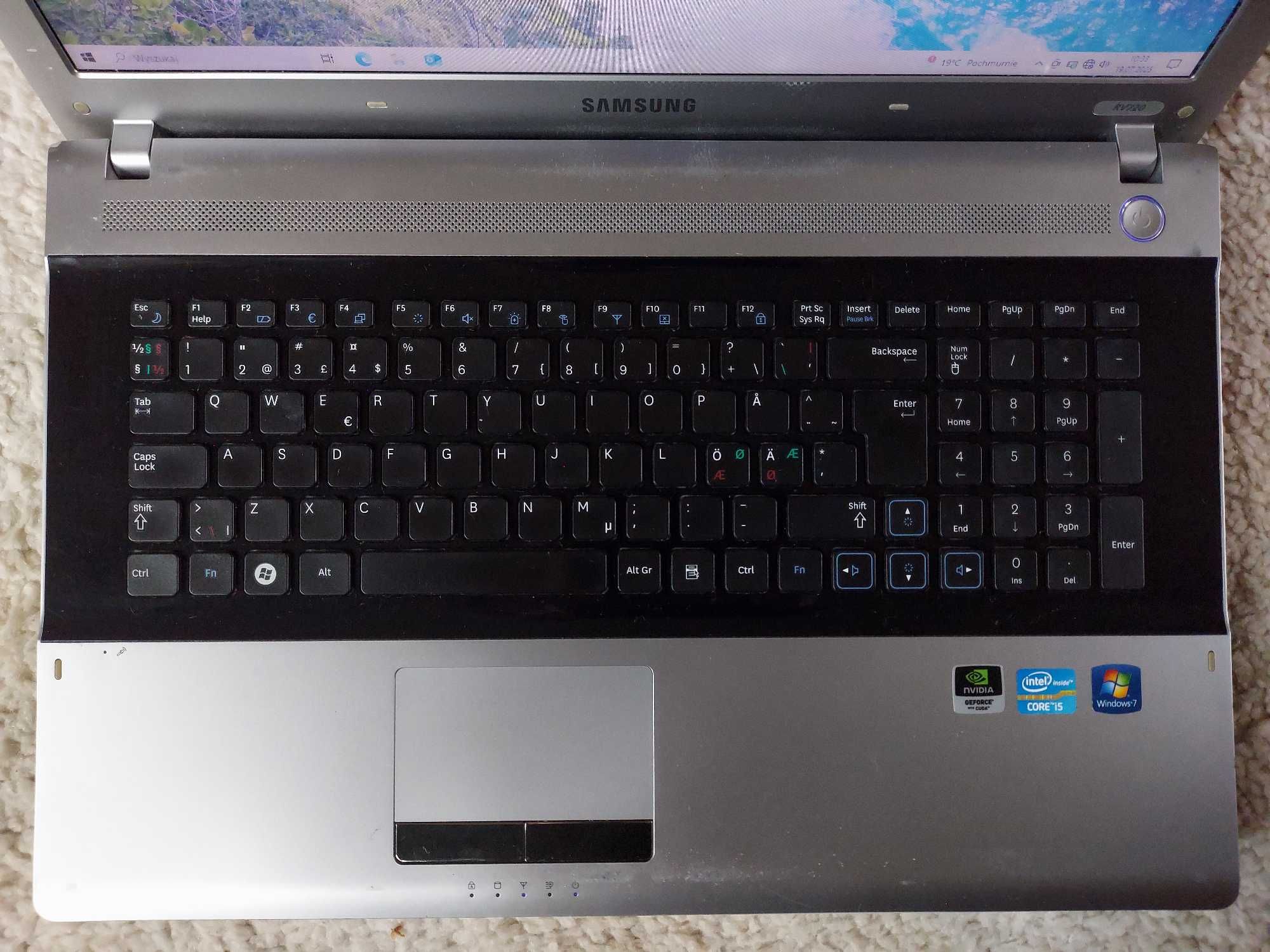 Laptop Samsung NP-RV720-S03 17.3" Core i5-2410M GeForce GT 520M