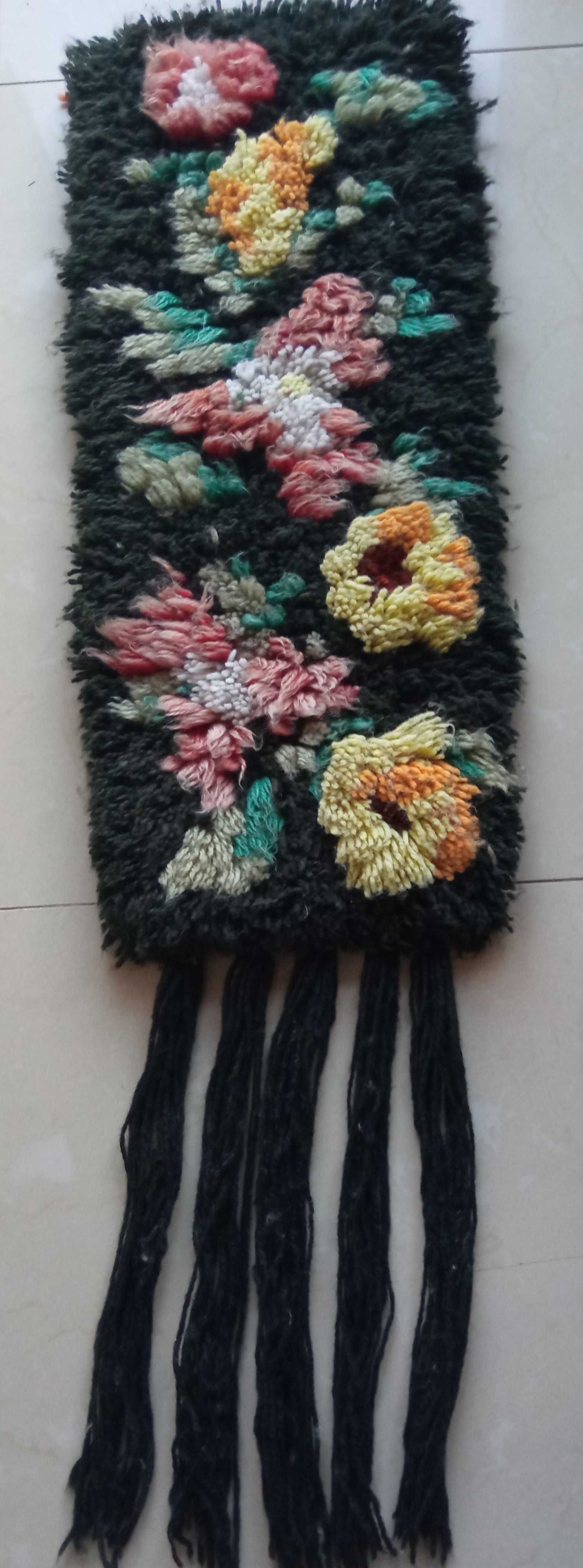 Cepelia PRL kilim makatka kwiaty wełna 26x65 cm + 40cm frędzle