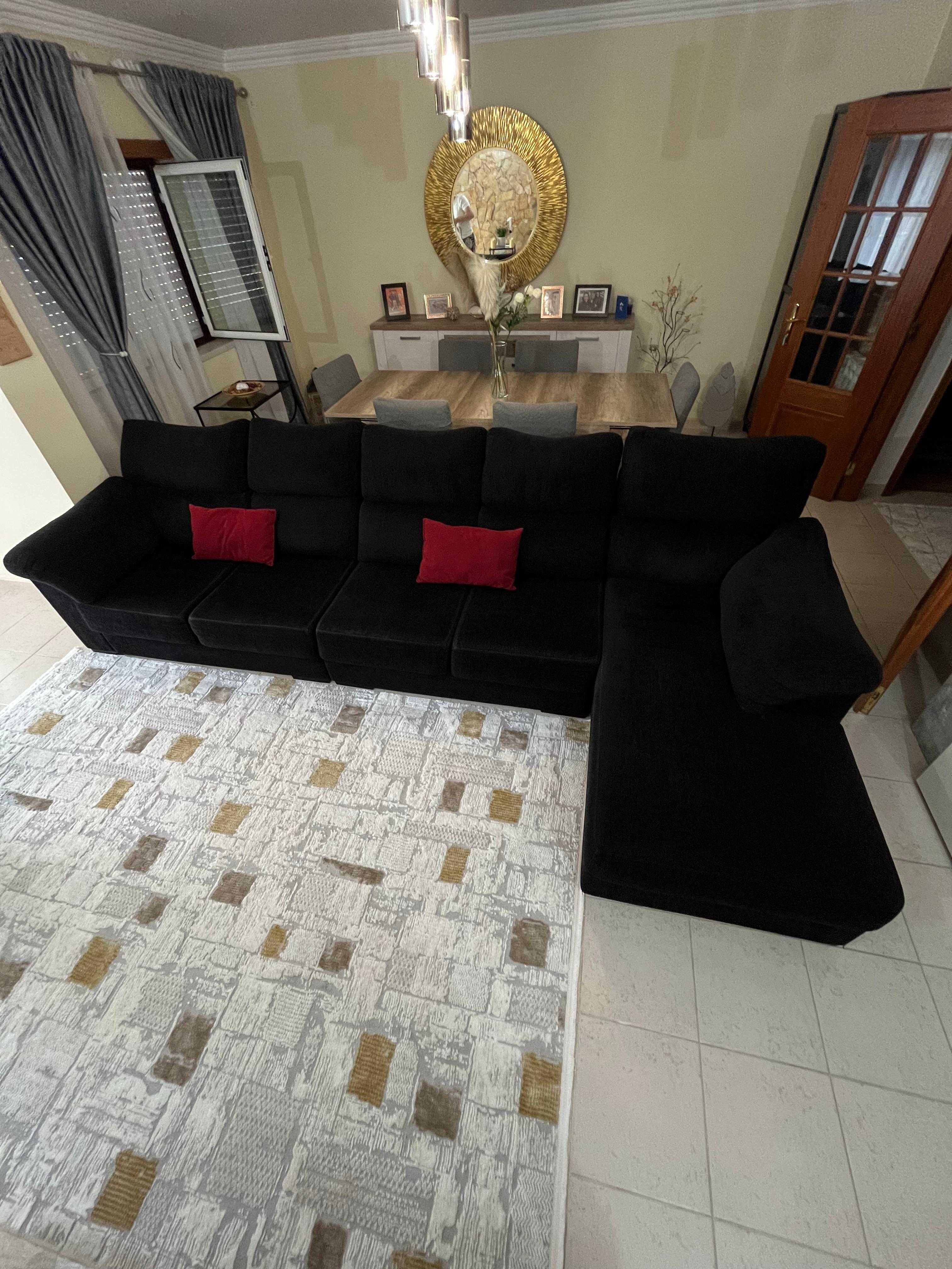 URGENTE Sofá com 4 lugares mais o chaise longue