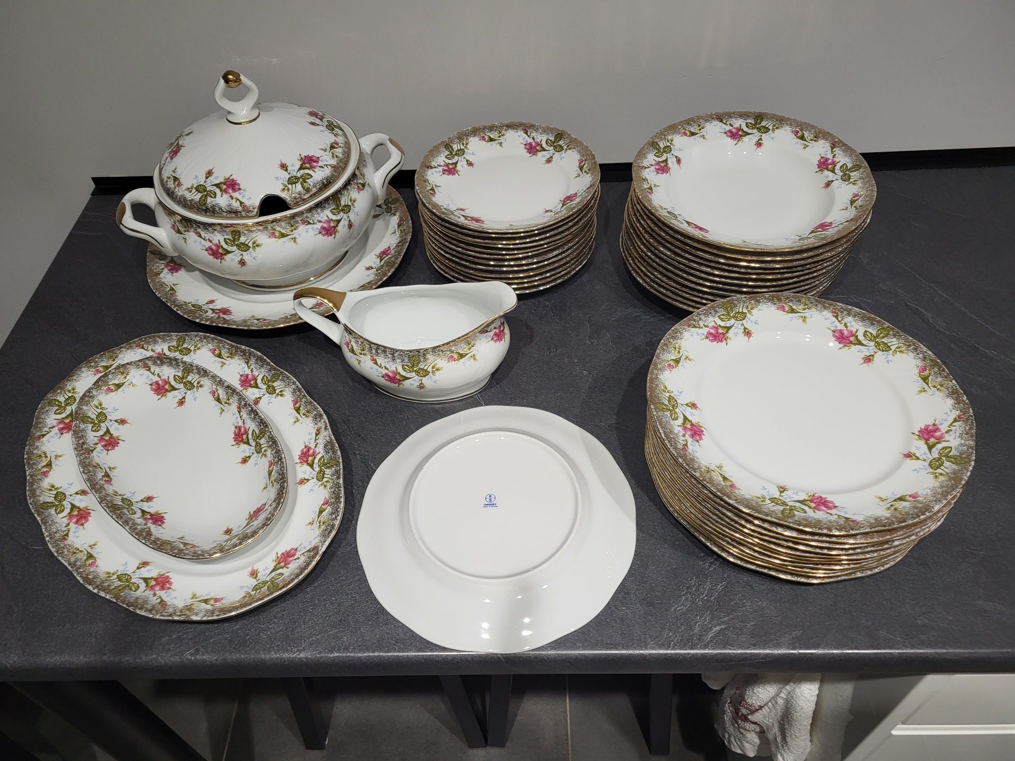 Serwis obiadowy porcelanowy na 12 osób Chodzież