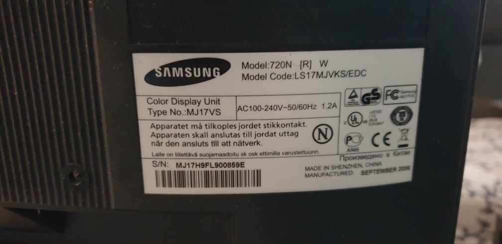Monitor Samsung model 720N