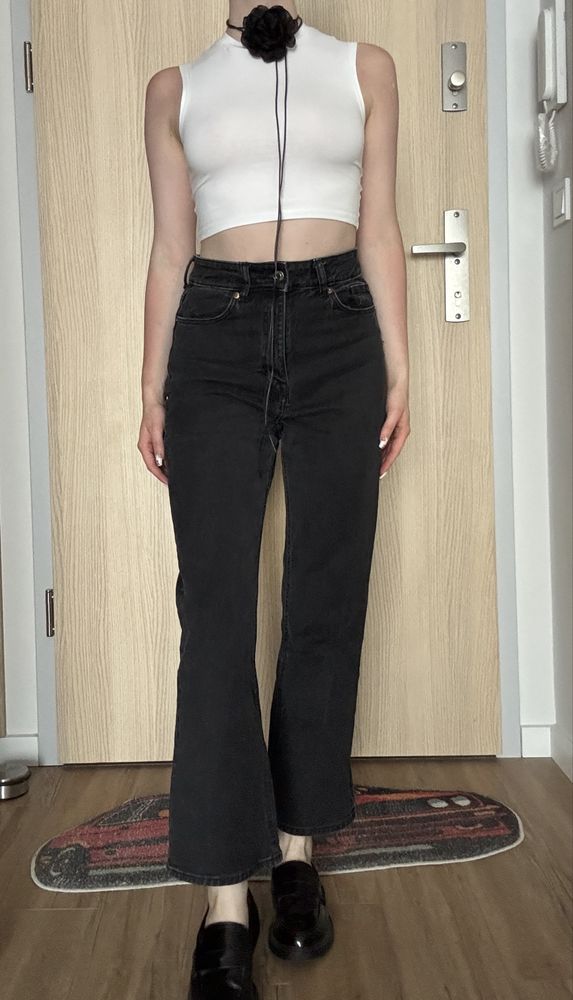 Czarne jeansy flare dla niskich 36 7/8 HM spodnie