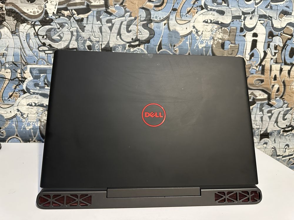 Игровой ноутбук Dell 7567 • i5‑7300HQ • GTX 1050 Ti  • 8GB • SSD • IPS