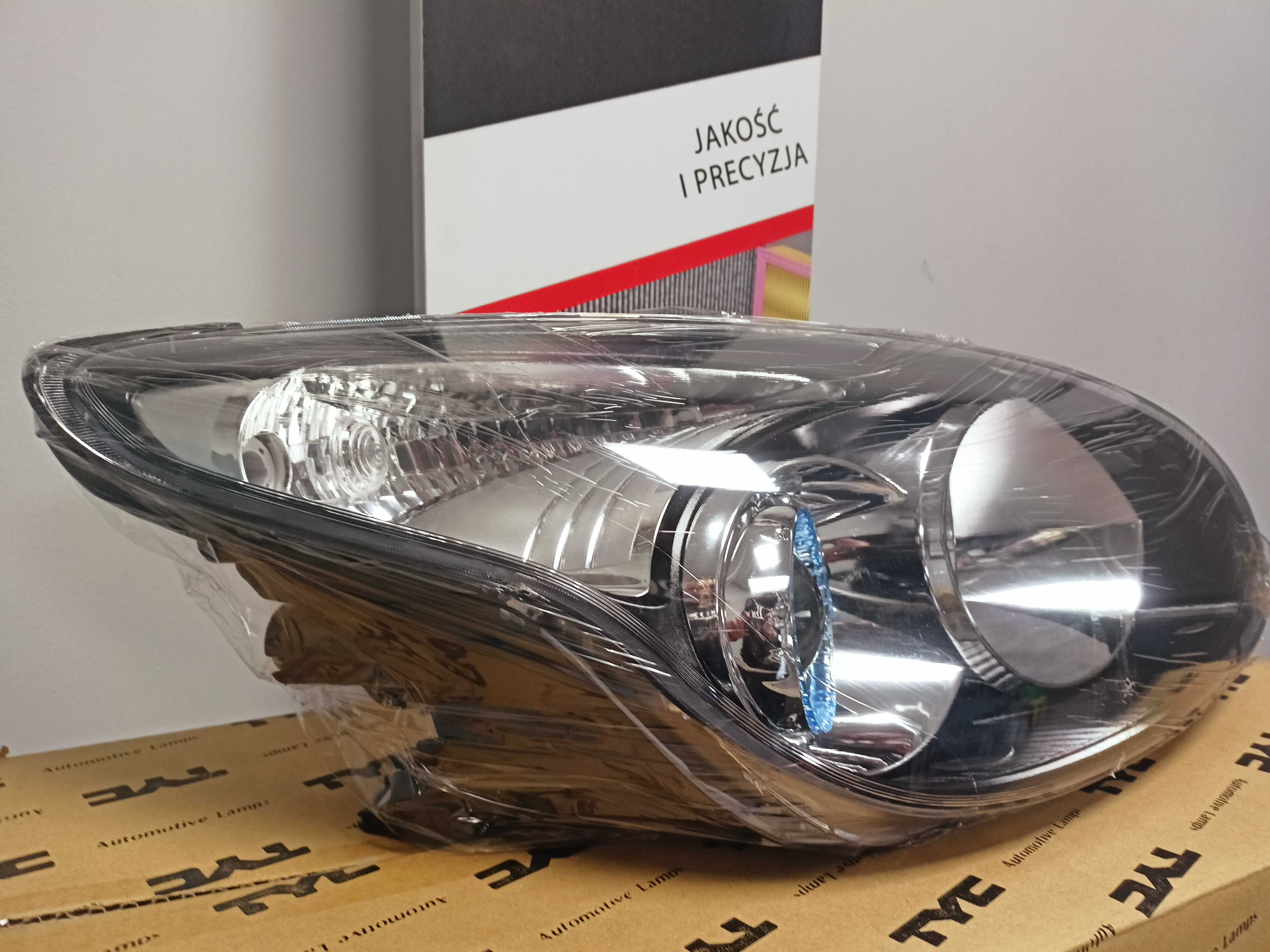 Hyundai i30 07- Lampa/Refl. przód praw/czarny śr. /H1+H7 kpl h7 GRATIS