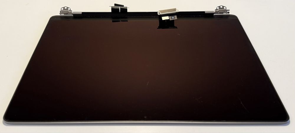 Skrzydło A2442, uszkodzona matryca