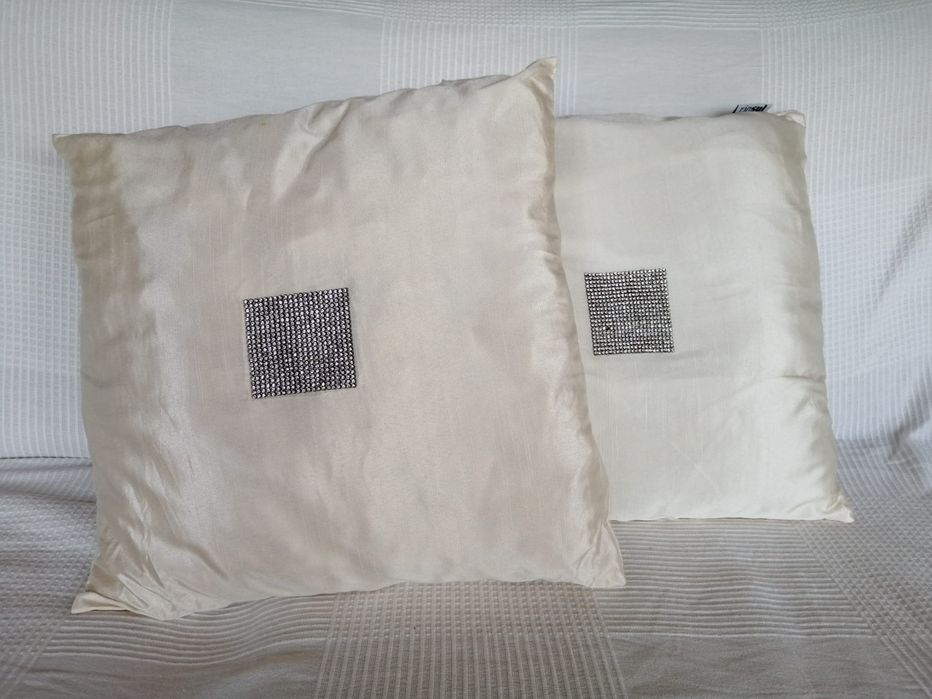 Conjunto de capas de almofadas creme com brilhantes