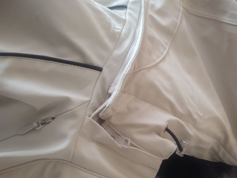 DESCENTE зимова жіноча куртка розмір L.