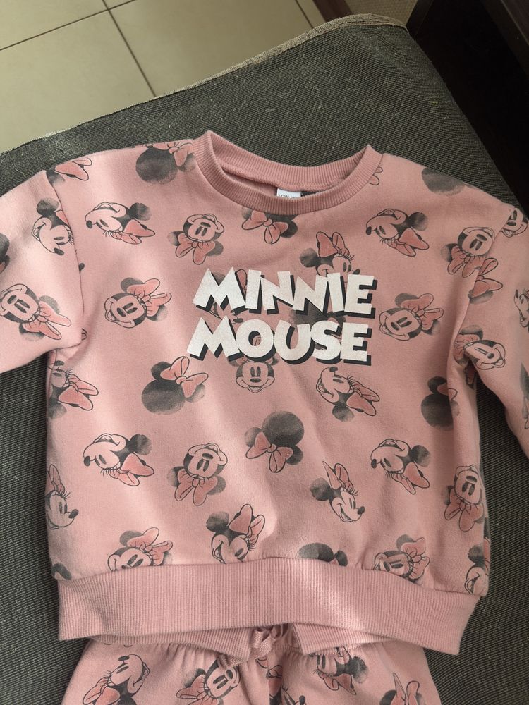 Продам теплий флісовий костюм Minnie Mouse ( 98-104 см) 3-4 роки