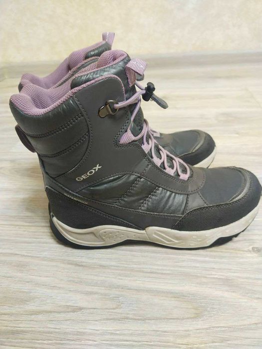 Зимові черевички італійського бренду Geox