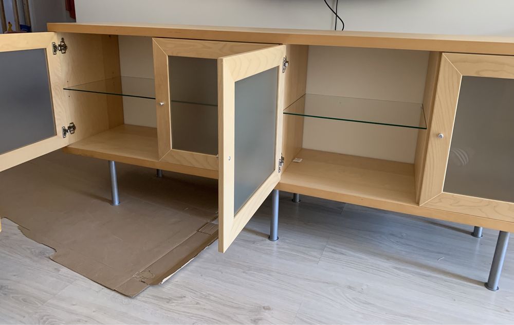 Aparador IKEA 4 portas