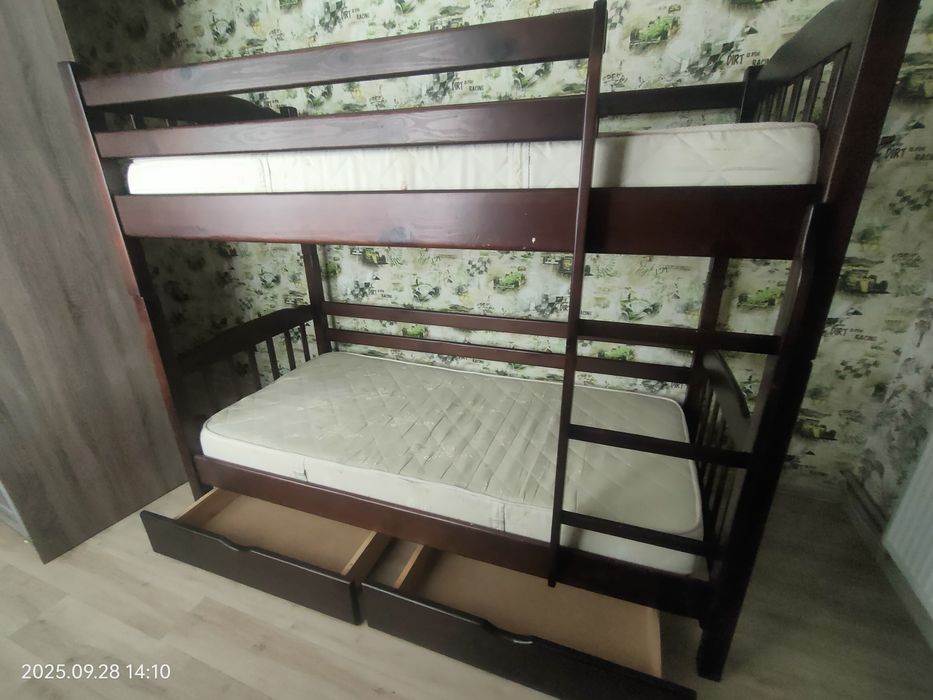Срочно! Двоповерхова кровать , вживана.