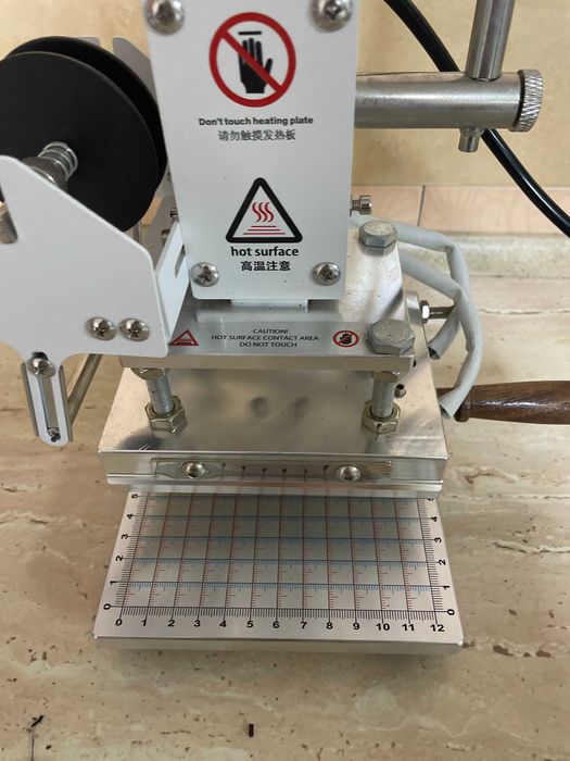 Прес для гарячого тиснення на шкірі, пресс для тиснения на коже