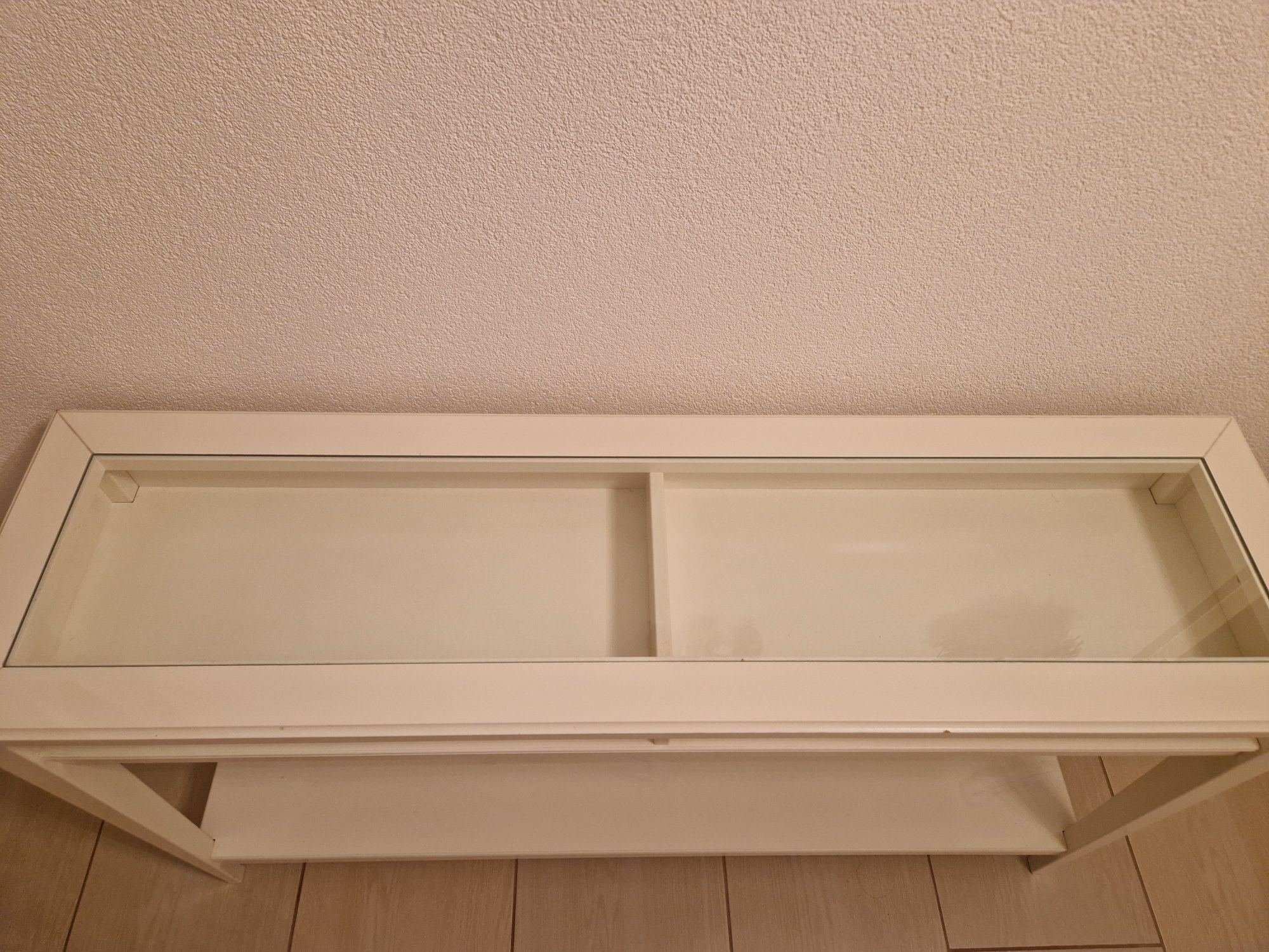 Stolik komoda ozdobna