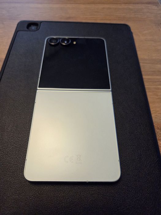 Samsung Galaxy Z Flip 7