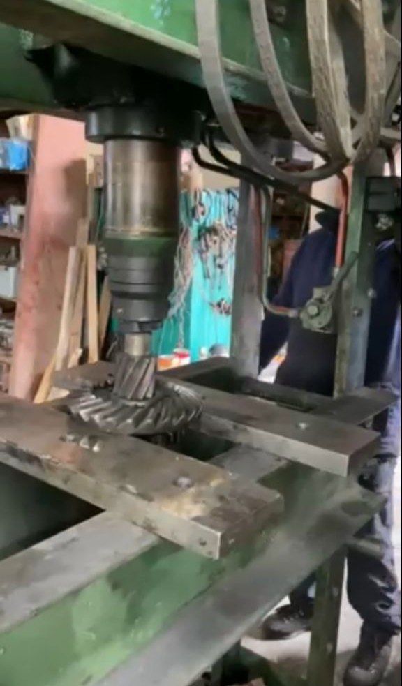 Прес Окс 1671 зусилля 40 тон рабочій