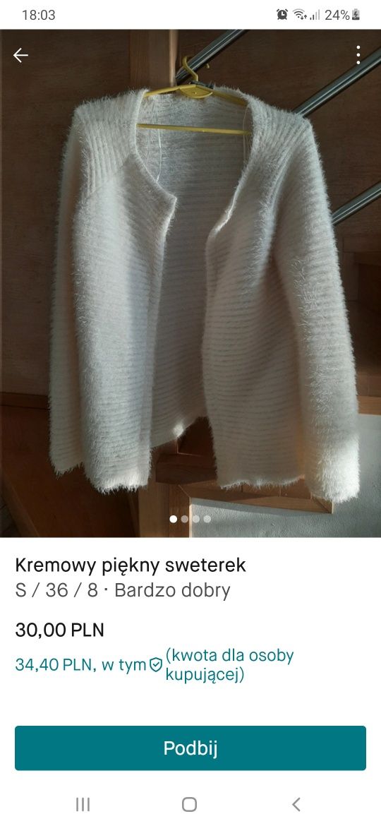 Kremowy piękny sweterek