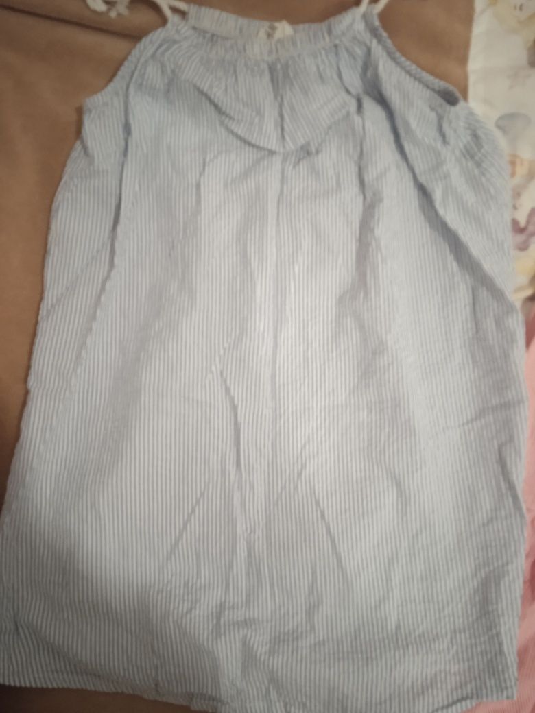 Vendo estes três vestidos de menina, os três por 4 euros