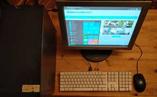 Komputer PC Vobis, monitor LG Flatron, klawiatura Apple, mysz Logitec