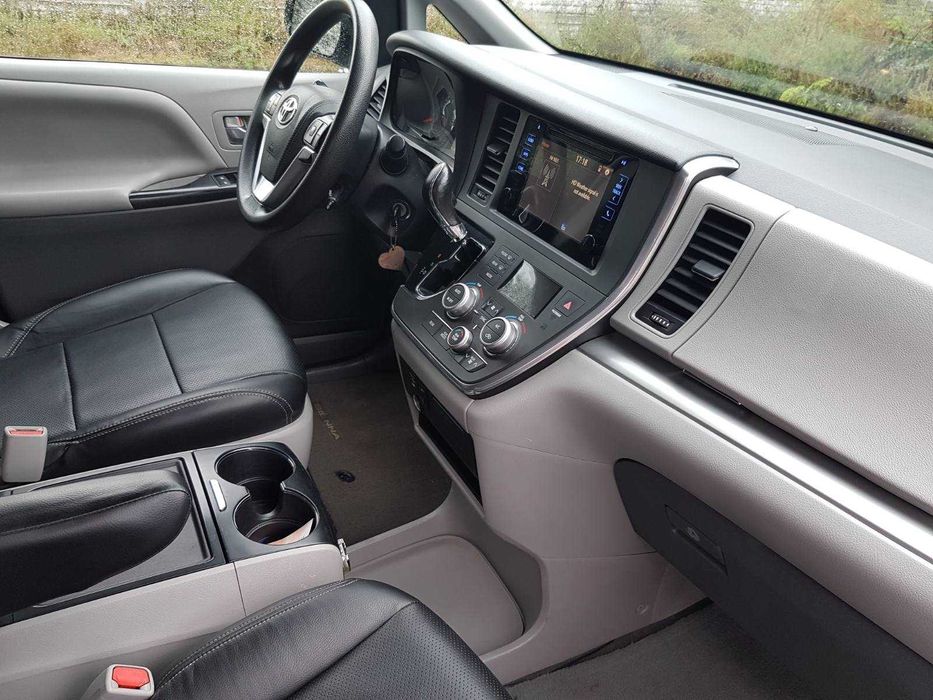 Toyota Sienna 2015год PRESTIGE