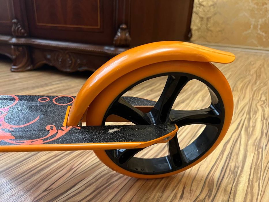 Фірмовий дитячий самокат