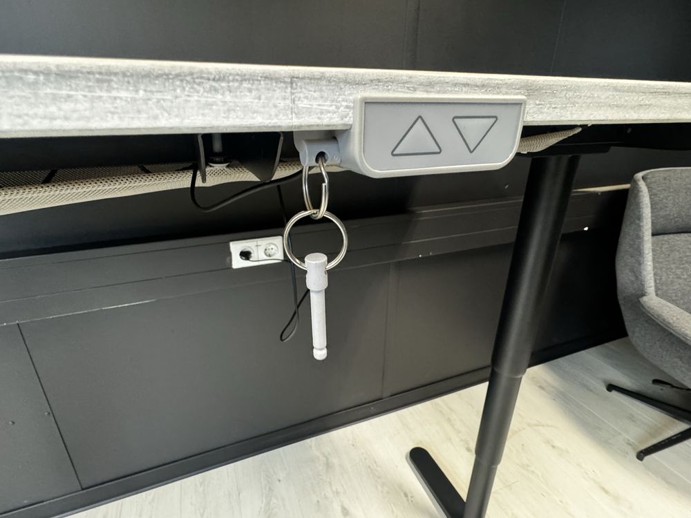 Duże biurko 160x80 podnoszone elektrycznie IKEA Bekant jak Nowe