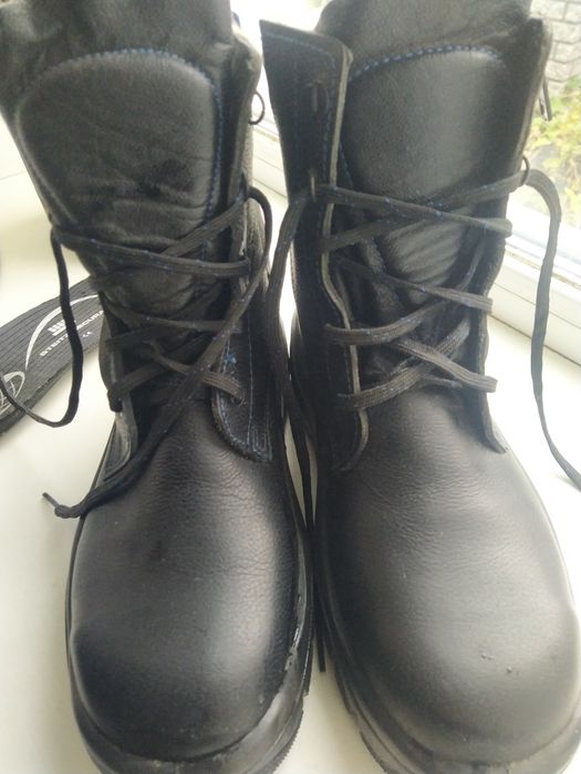 Продам чоловічі ботінки
