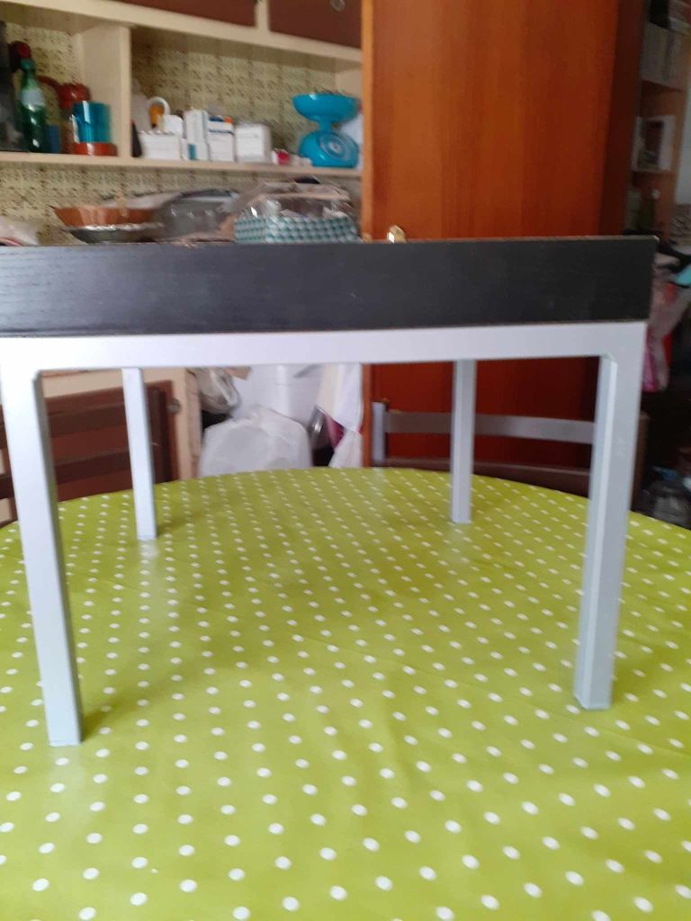 Mesa pequena quadrada