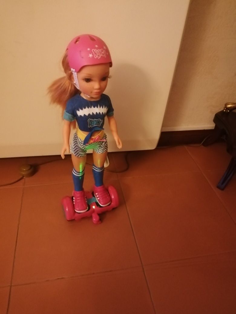 Boneca Nancy, hoverboard