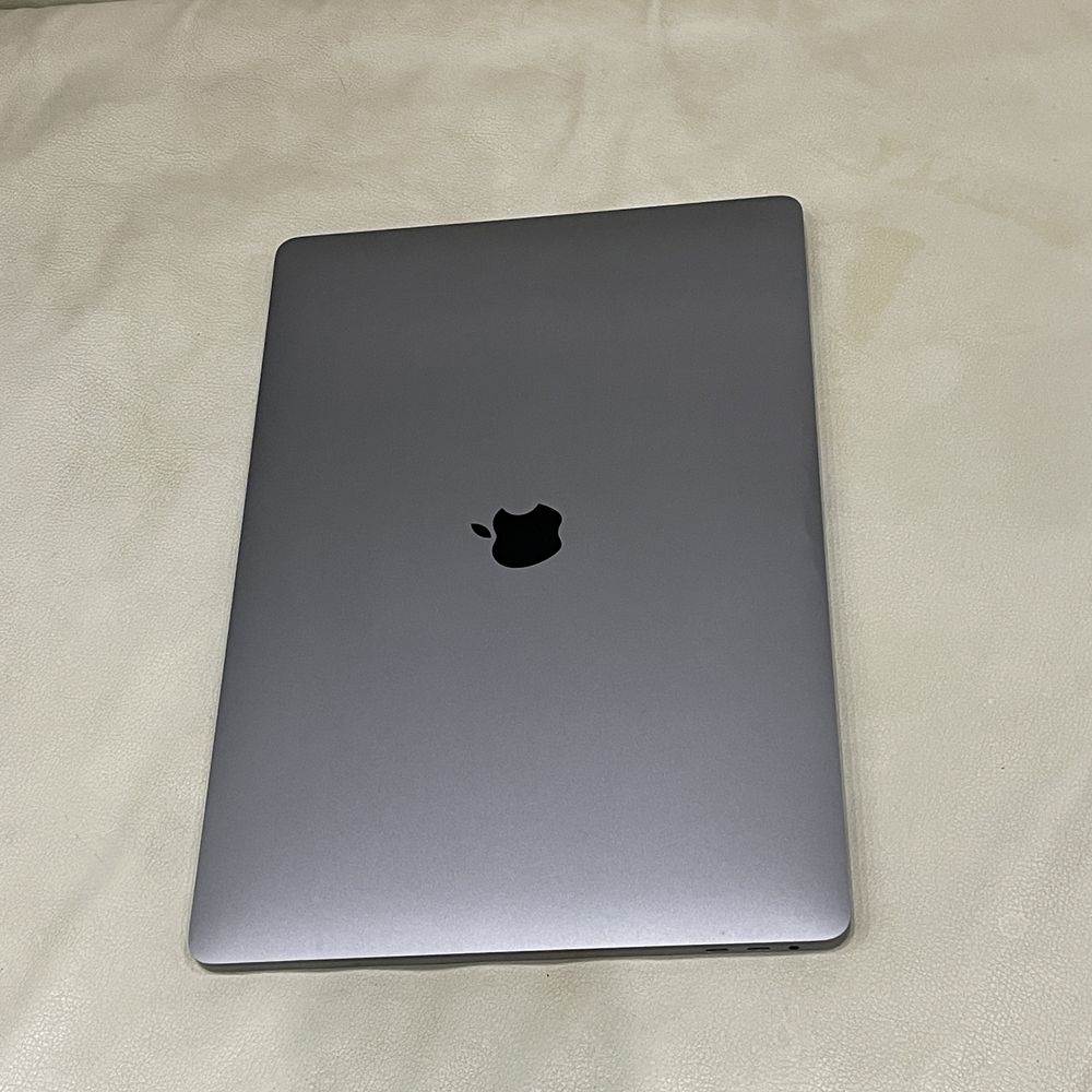 Apple MacBook Pro 16’ 2019r. 2TB dysk, 64GB RAM, i9 2.4 GHz, OKAZJA!