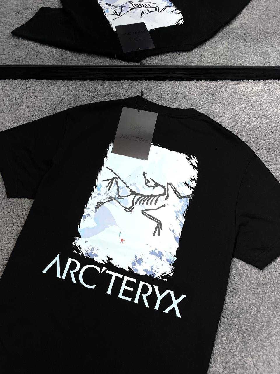 Футболка арктерикс артерикс arcteryx arteryx чорна світле лого спина