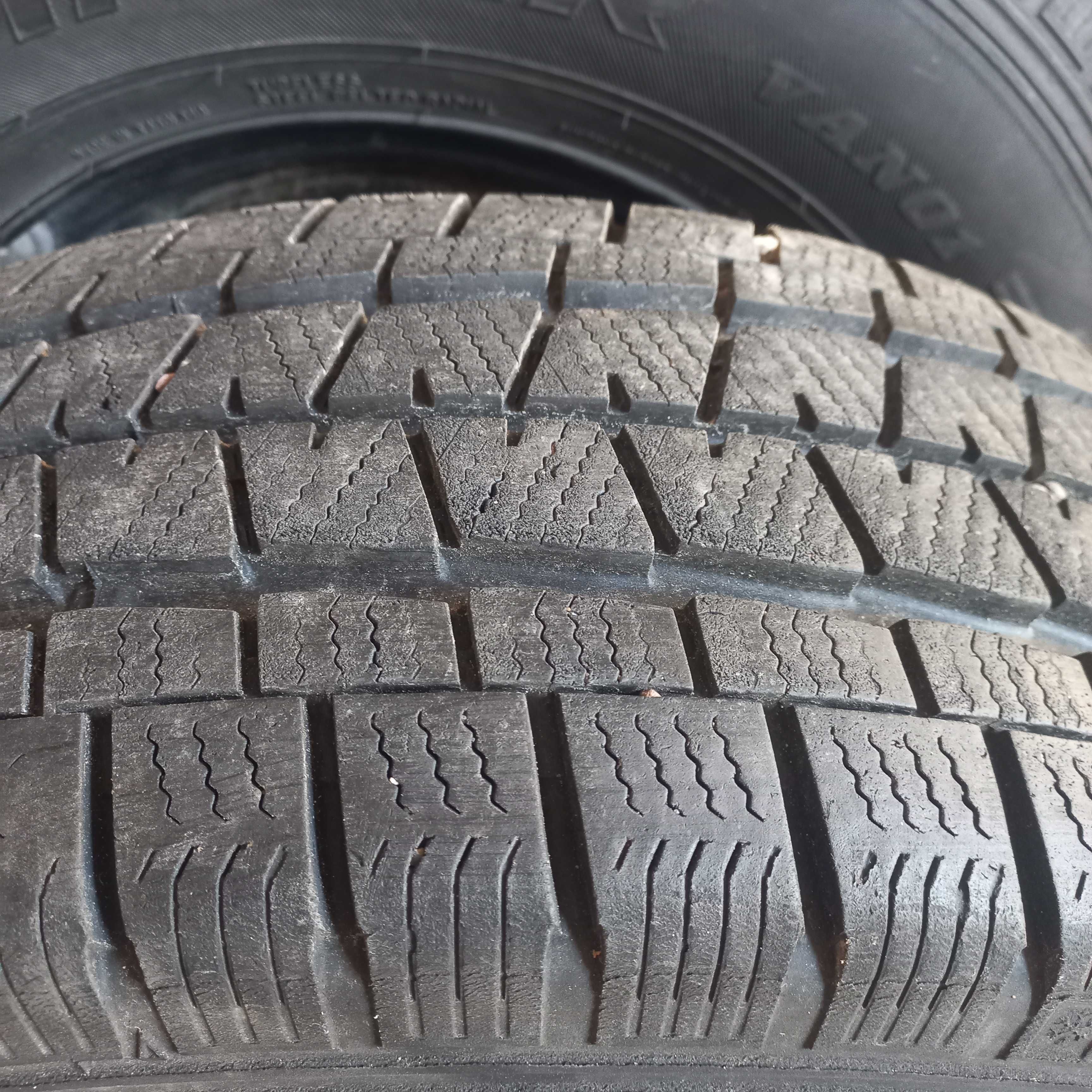 Opony 215/70/15 C Falken Eurowinter van01 z felgami do busa