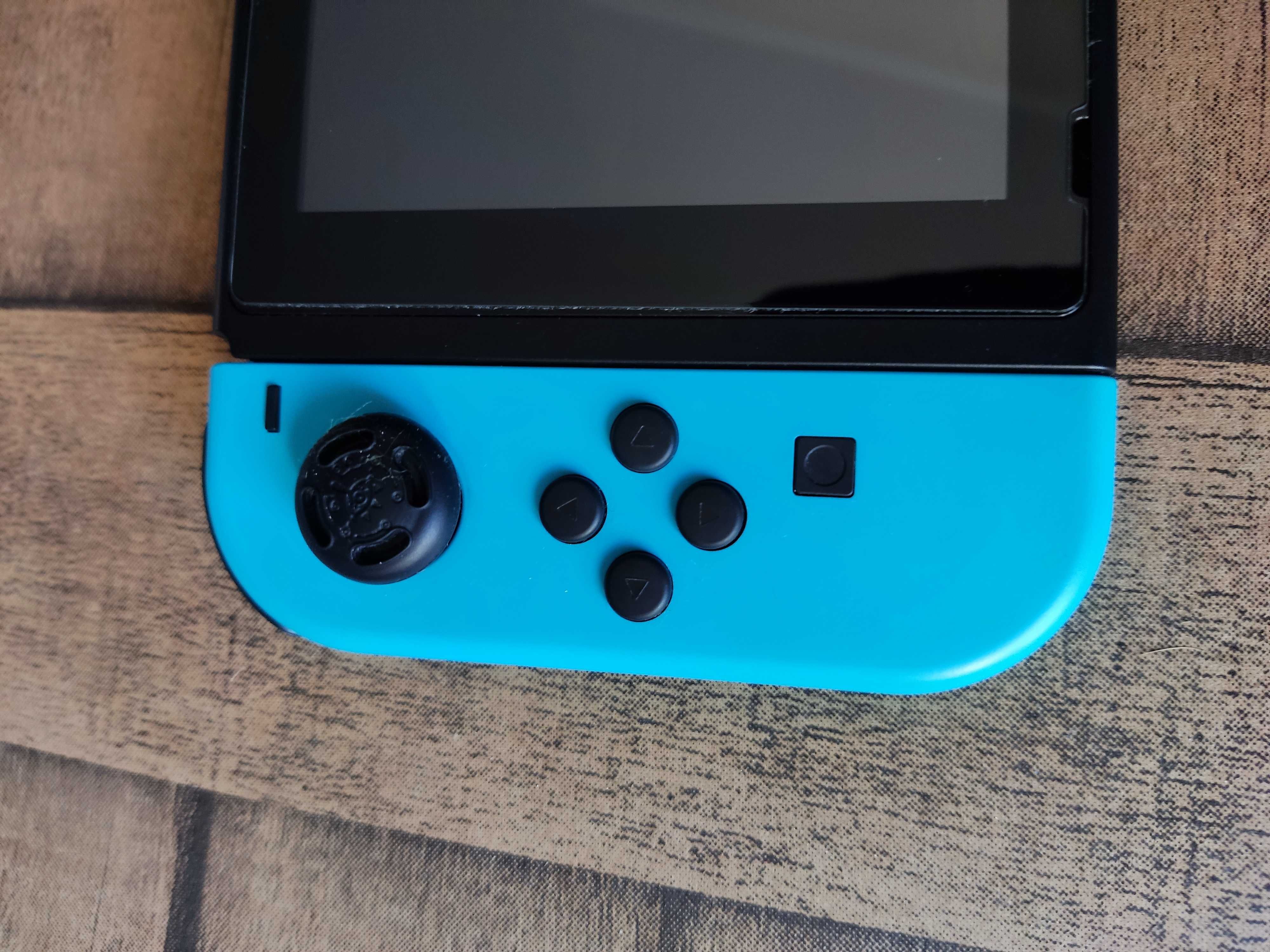 Konsola NINTENDO Switch + Joy-Con Niebiesko-czerwony V2 używana