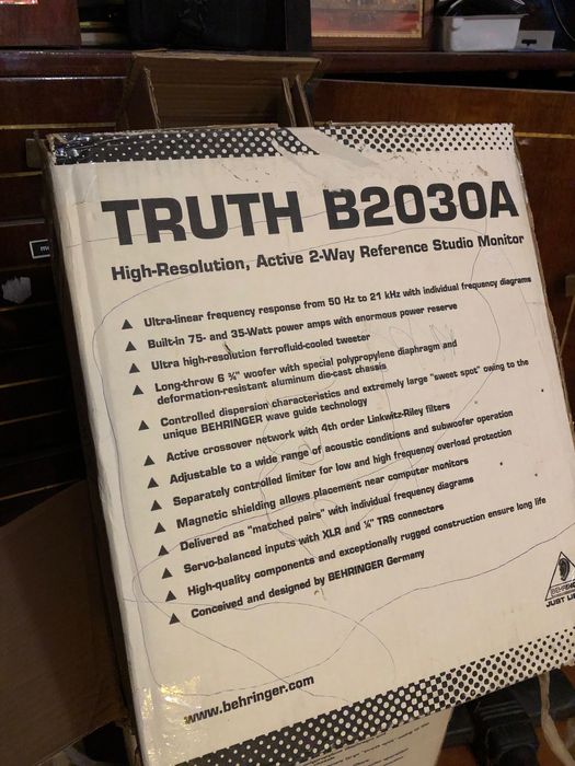 Студийные мониторы Beringer Truth B2030A бу
