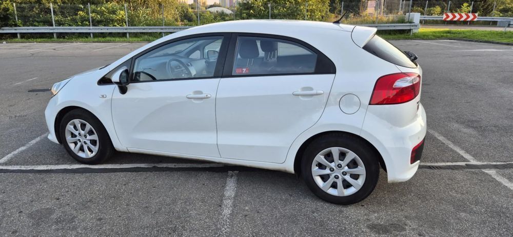 Kia Rio 1,2 benzyna, wersja M (czujniki cofania, fotele podgrzewane)